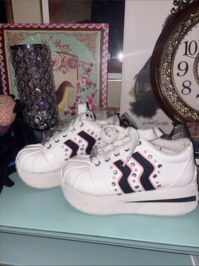 Dolls Kill X Bratz platform sneakers women’s size 9